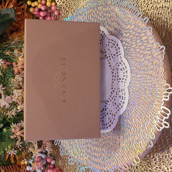 ✨️Coach Floral Coin Case Wireless Earbud Case Bag Charm Set (See Comments) - Picture 7 of 10